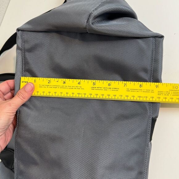 Kenneth Cole Grey Nylon Duffle Bag Shoulder Strap - Picture 8 of 9